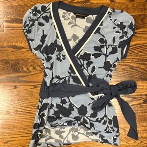 Blue floral cross tie top. BCBG MAXAZRIA. Size small